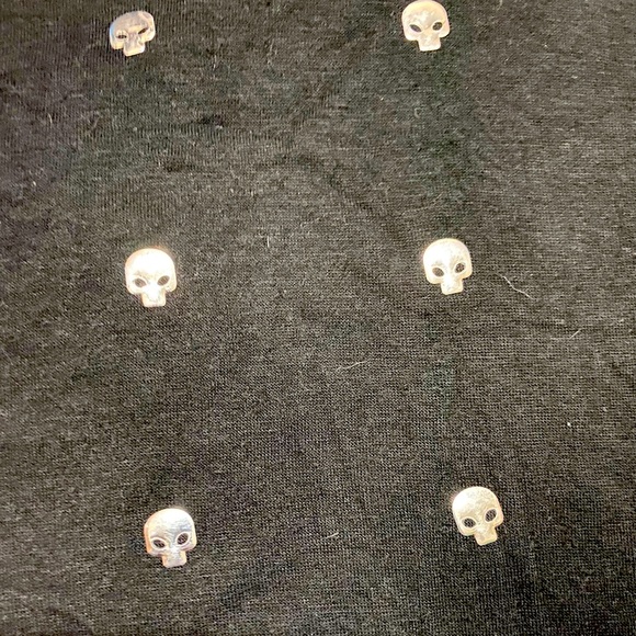 Skull shirt - skull cut out in back! - Picture 4 of 4